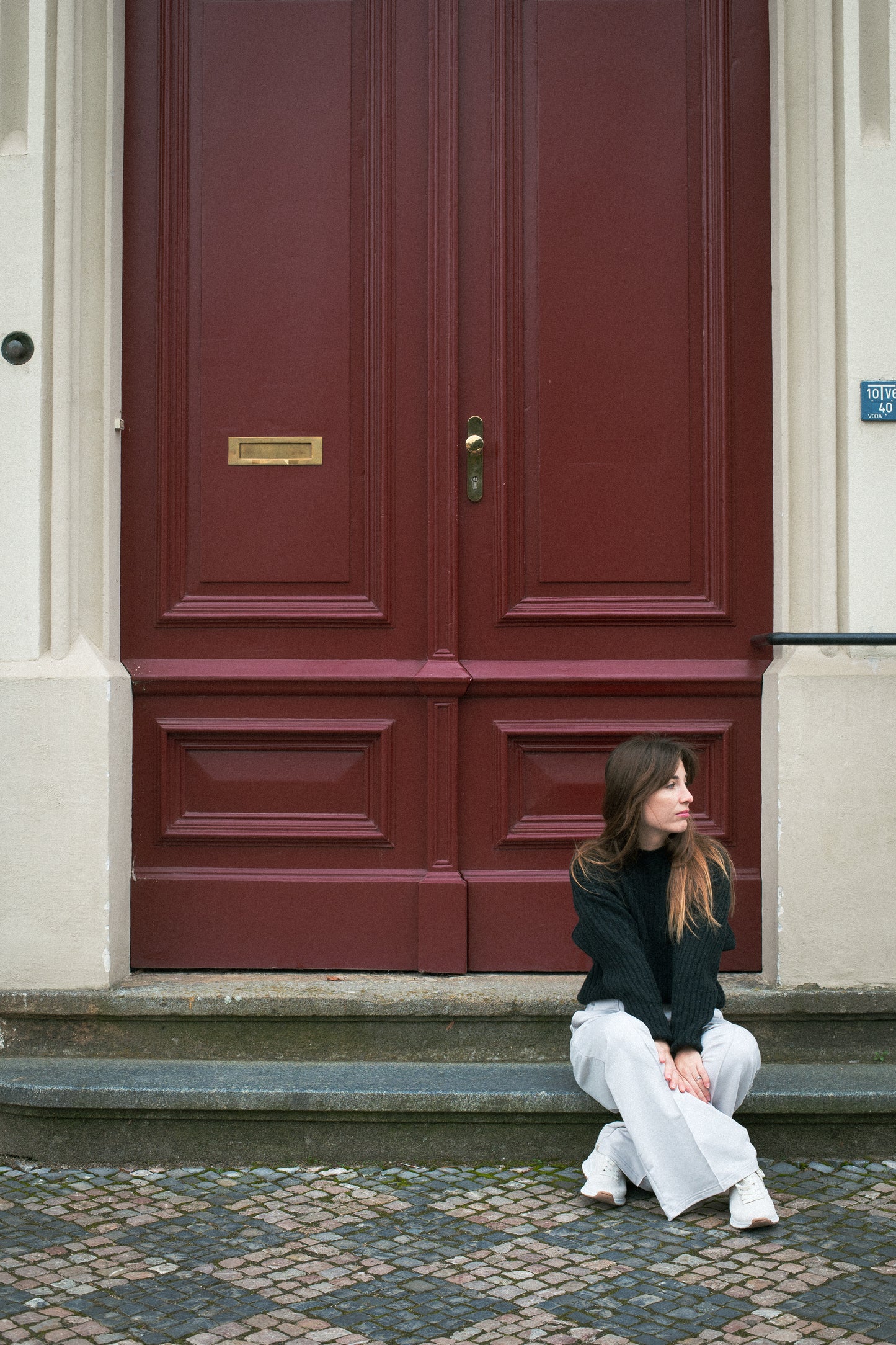 Dámsky sveter z vlny crewneck Regular fit - Dark gray