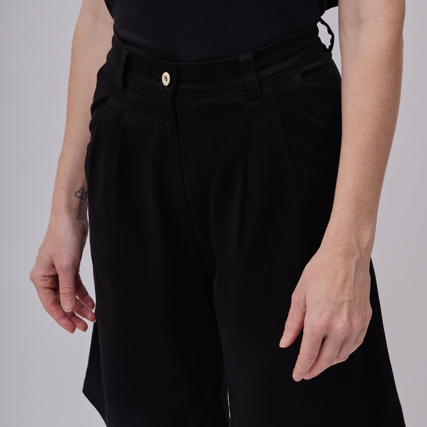 Women’s cotton wide shorts – loose fit