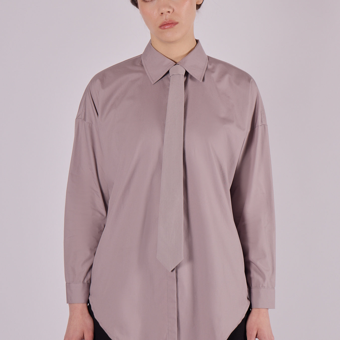 Women's organic cotton shirt with loose fit collar
