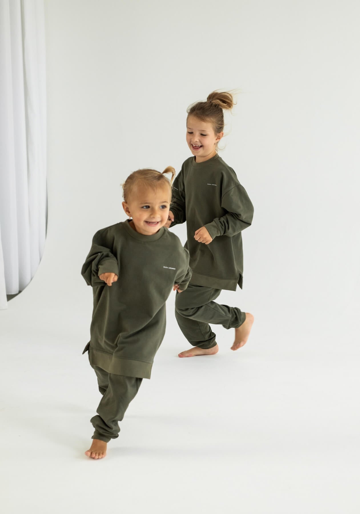 Children's bluza bez kaptura z bawełny organicznej Moss green - Oversized