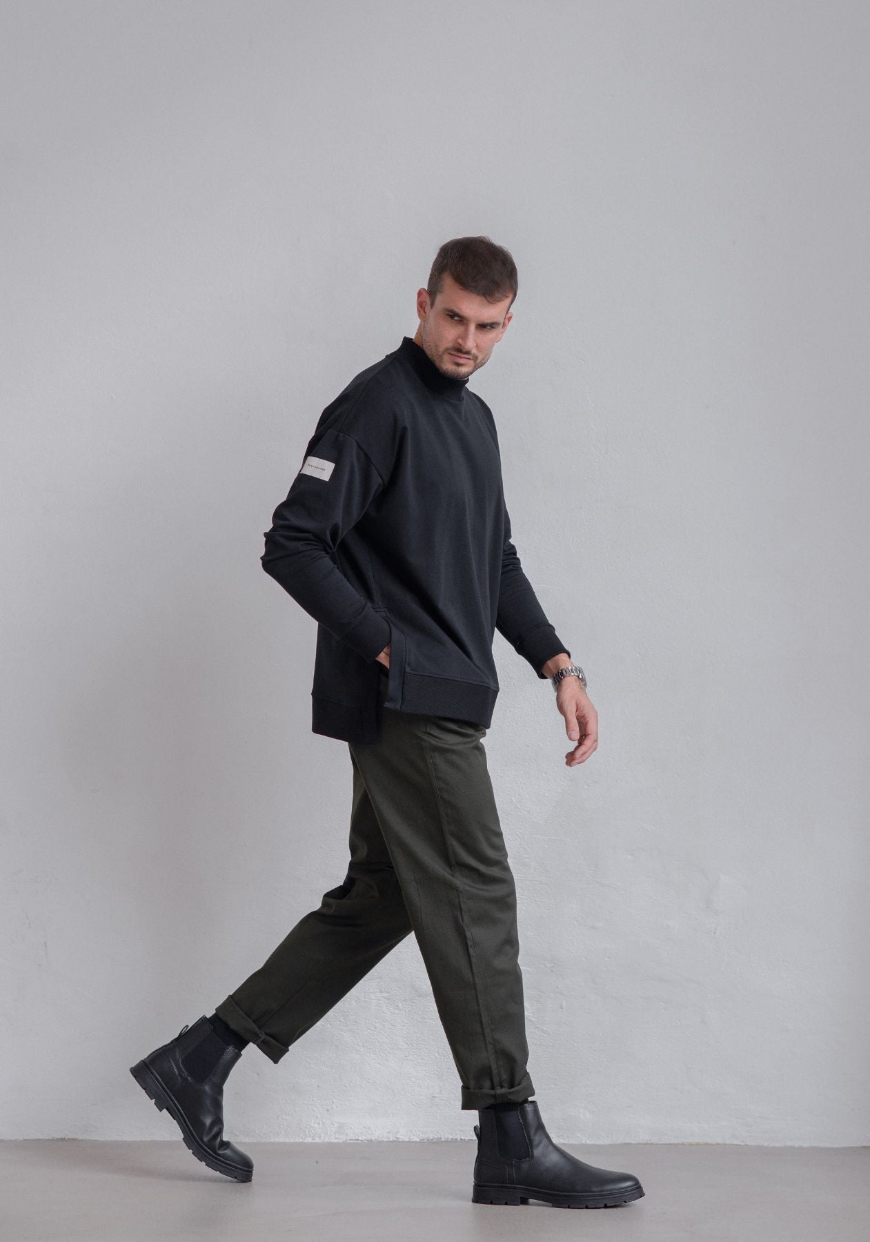 Pánska Mikina High neck z biobavlny Black - Loose fit