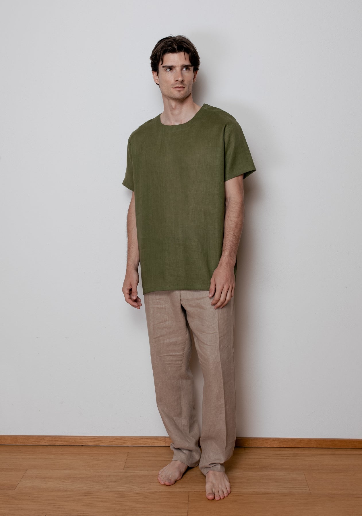 Męska regularna lniana koszulka T-shirt - Moss green