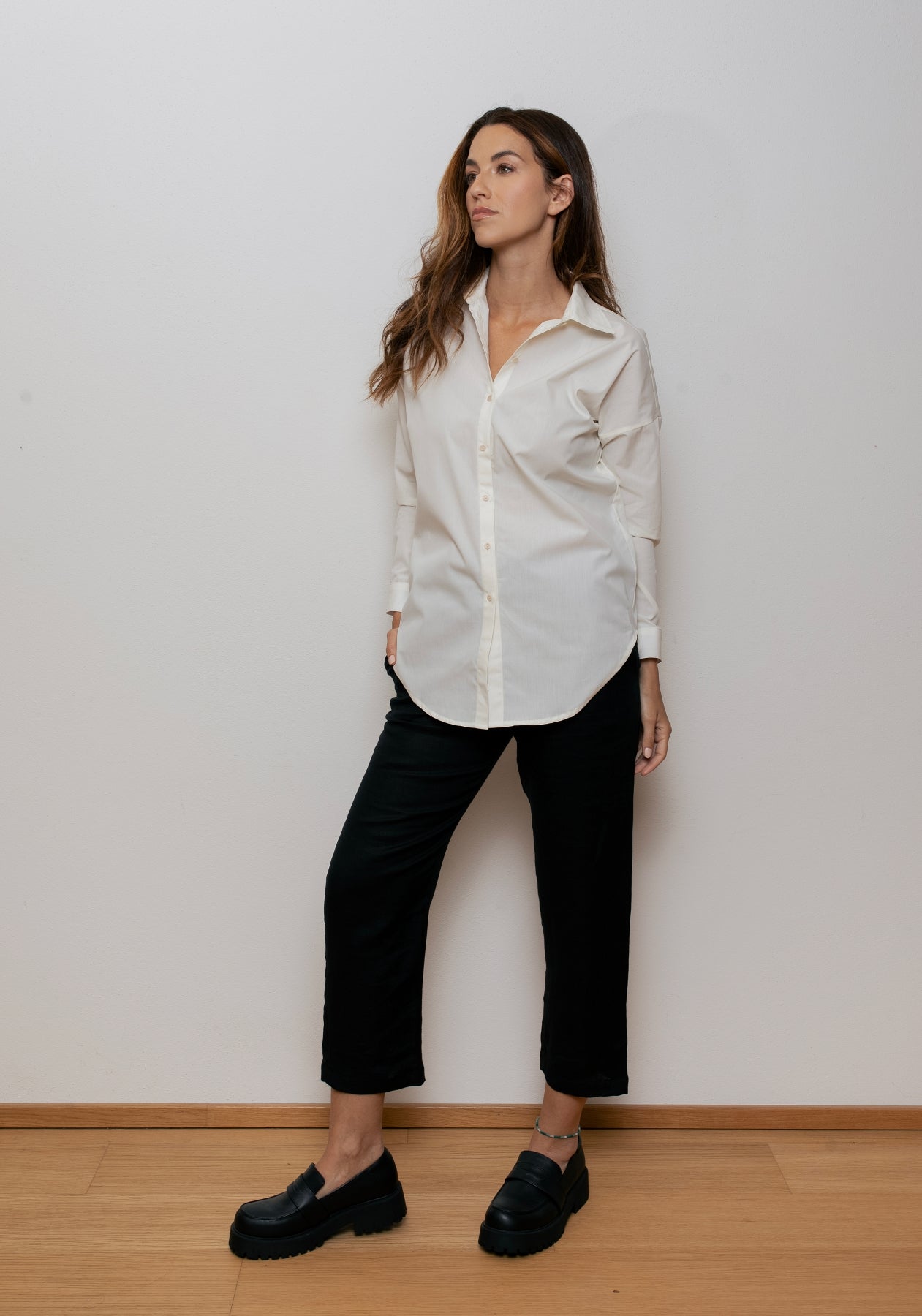 Koszula damska z bawełny organicznej z luźnym kołnierzykiem - Creme