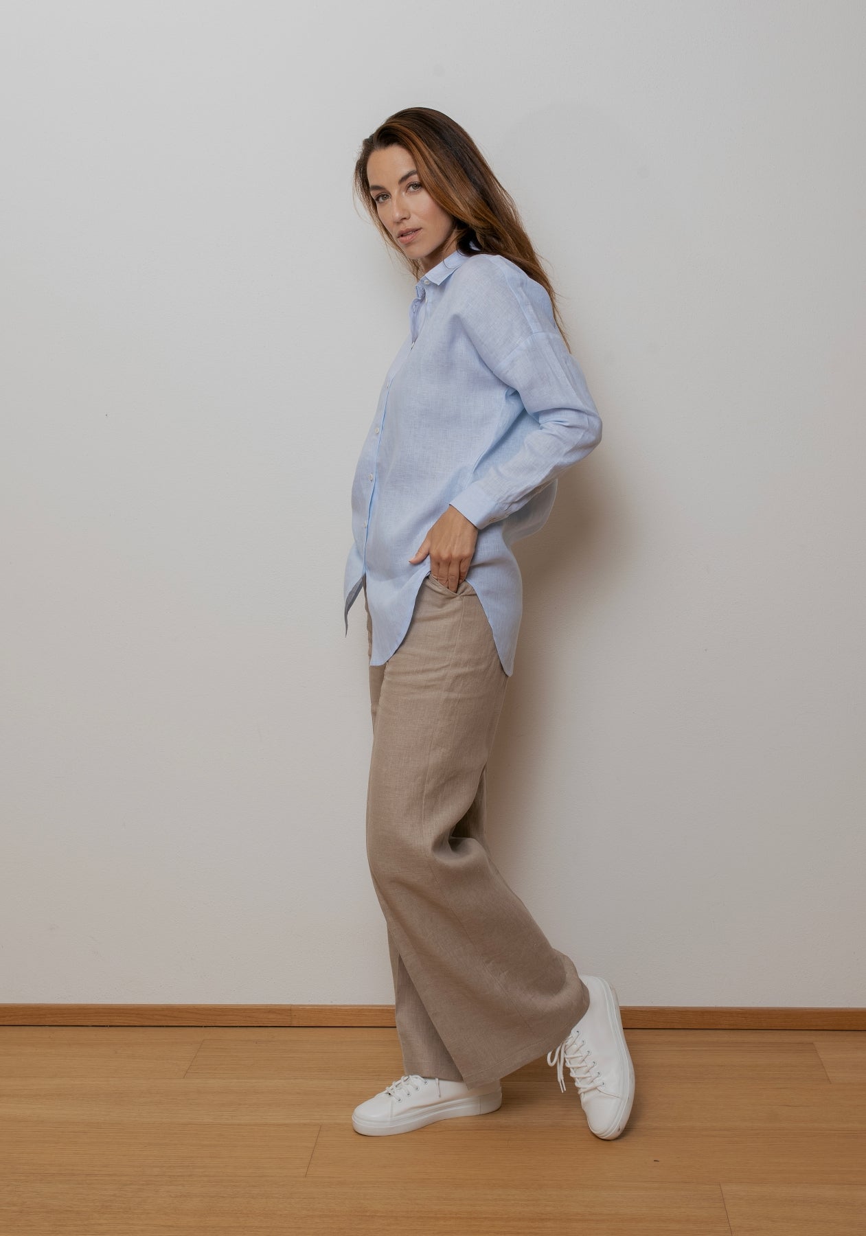 Women's loose fit linen shirt with collar - Light blue