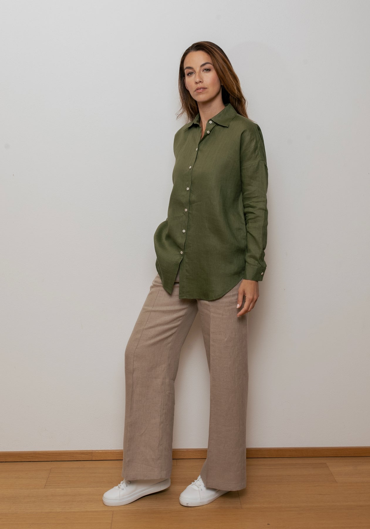 Women's loose fit linen shirt with collar - Moss green