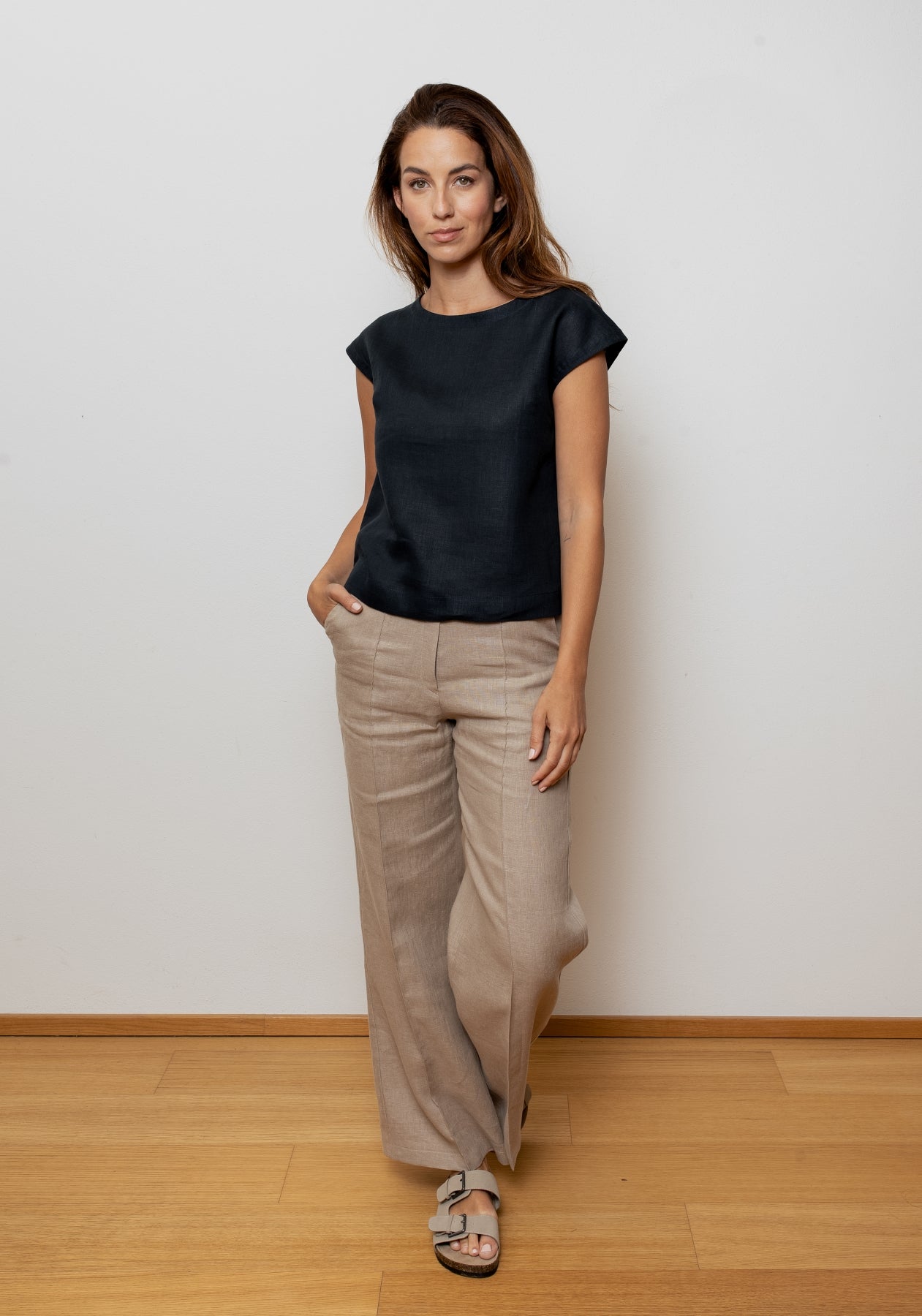 Women's regular linen T-shirt - Deep blue