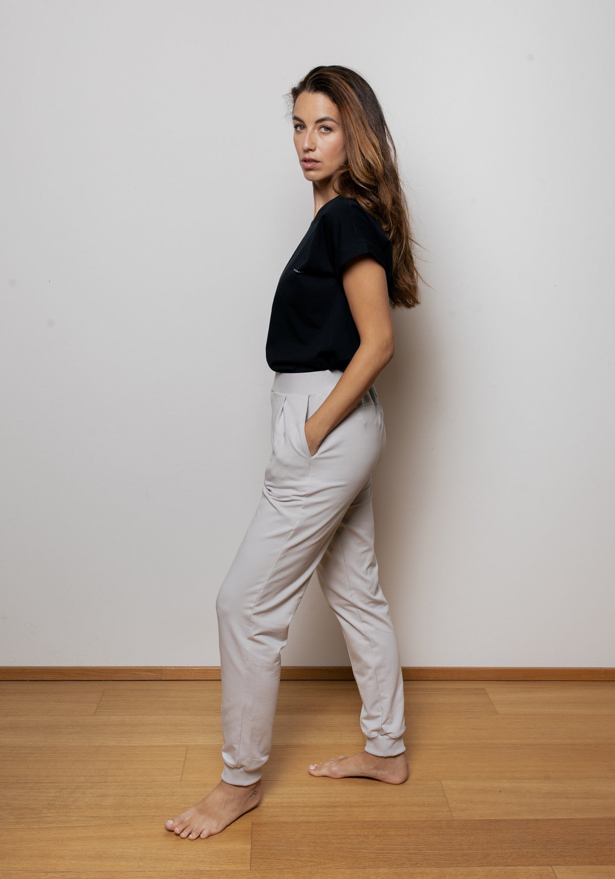 Dámske teplákové nohavice z biobavlny Pearl gray - loose fit