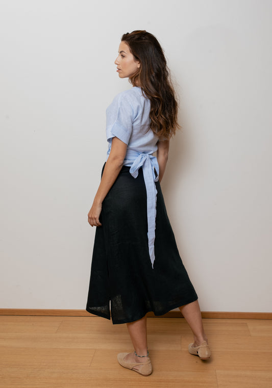 Damski lniany top kopertowy regular - Light blue