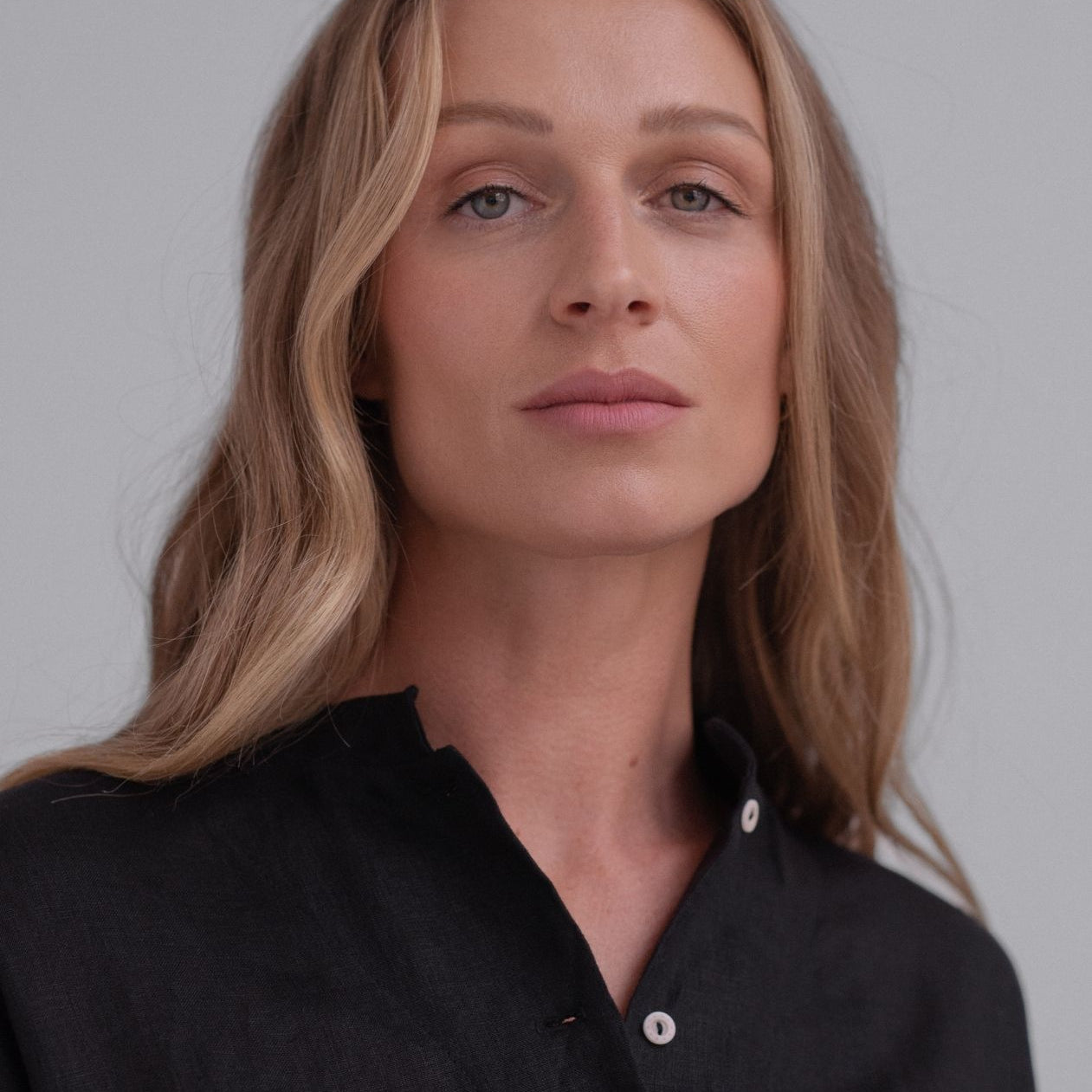 Women linen shirt - regular fit