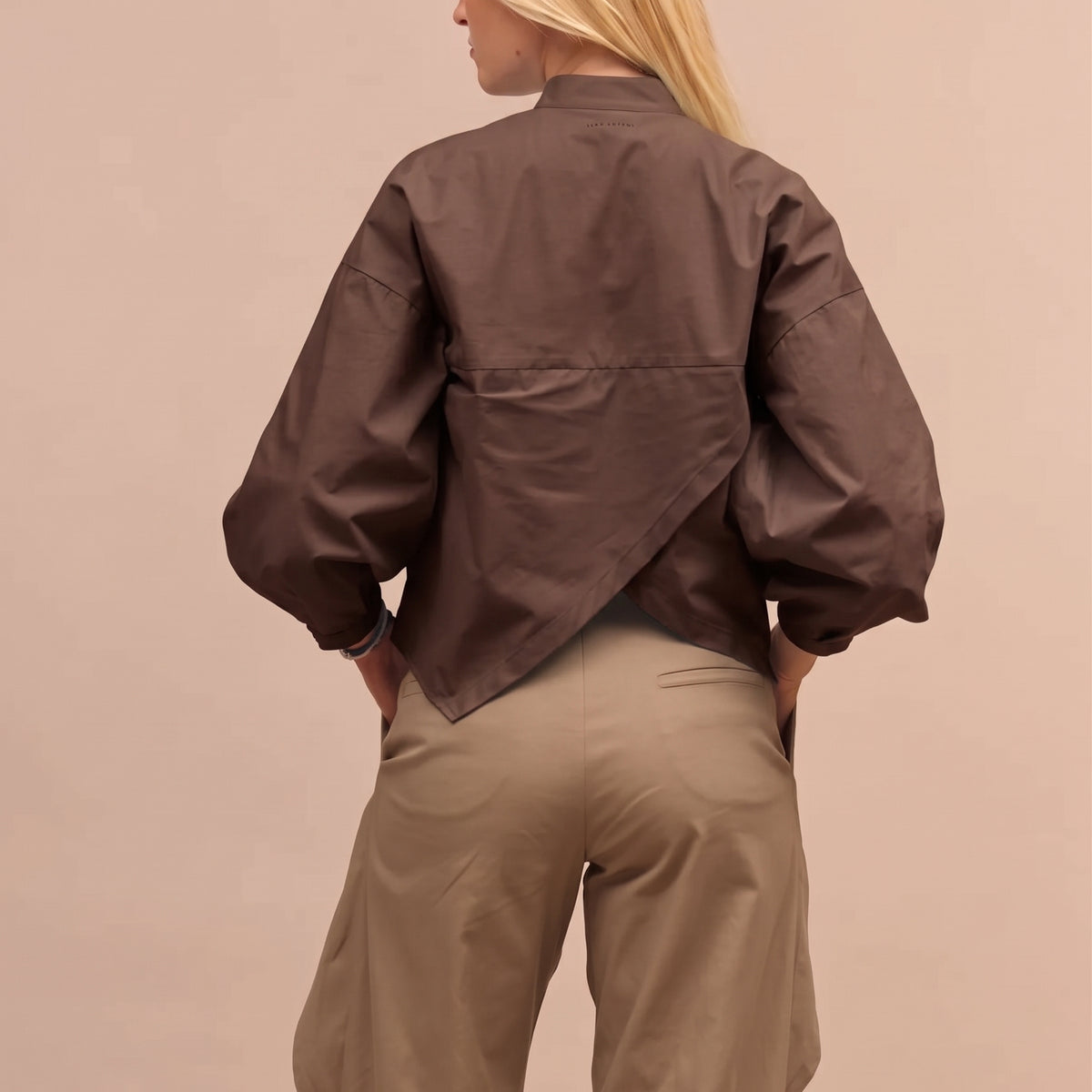 Women's organic cotton V-crop shirt - oversized