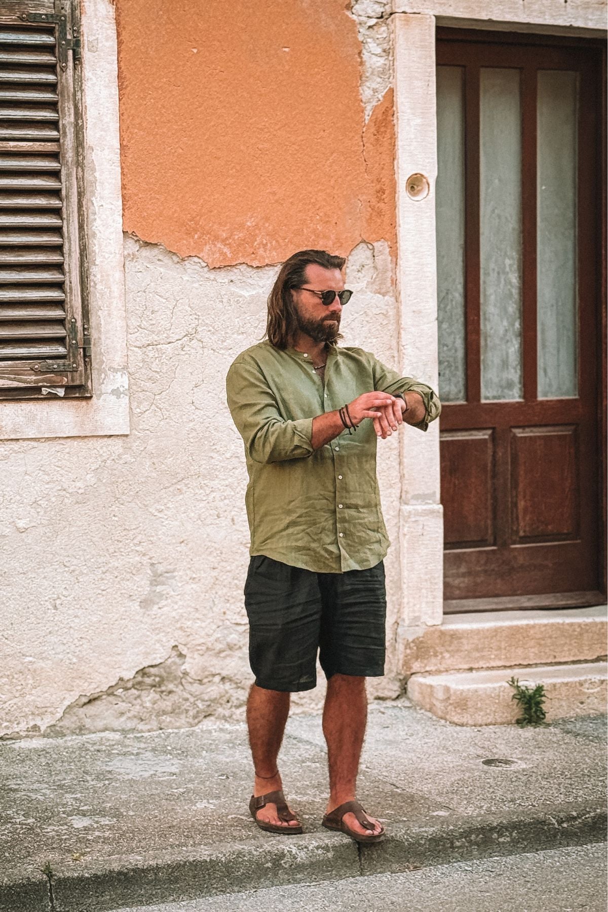 Outfit by Tomáš | Linen shirt Moss green & Shorts Black