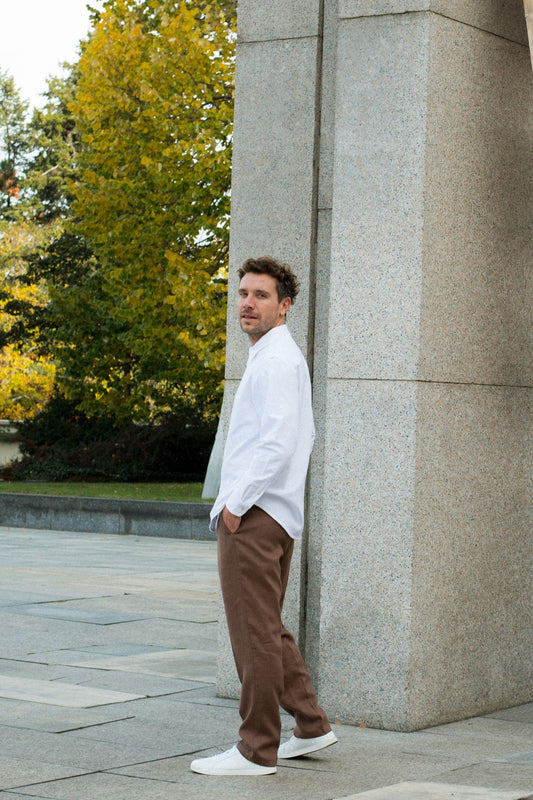 Outfit by Jan | Linen Brown pants & Flannel shirt