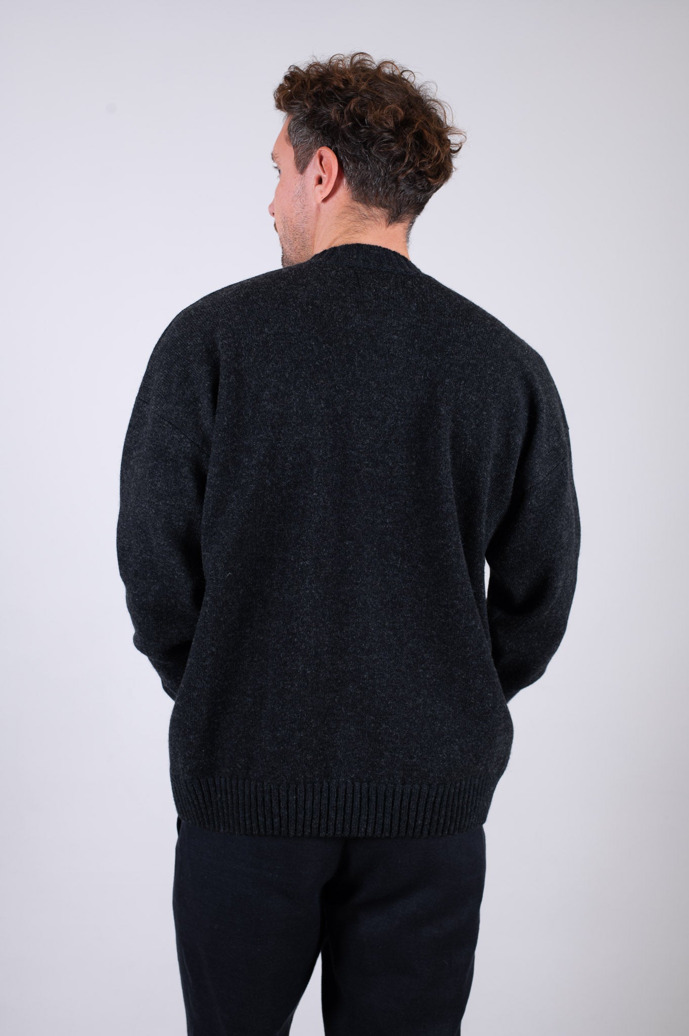 Pánsky vlnený sveter Crewneck Regular Fit – Dark gray