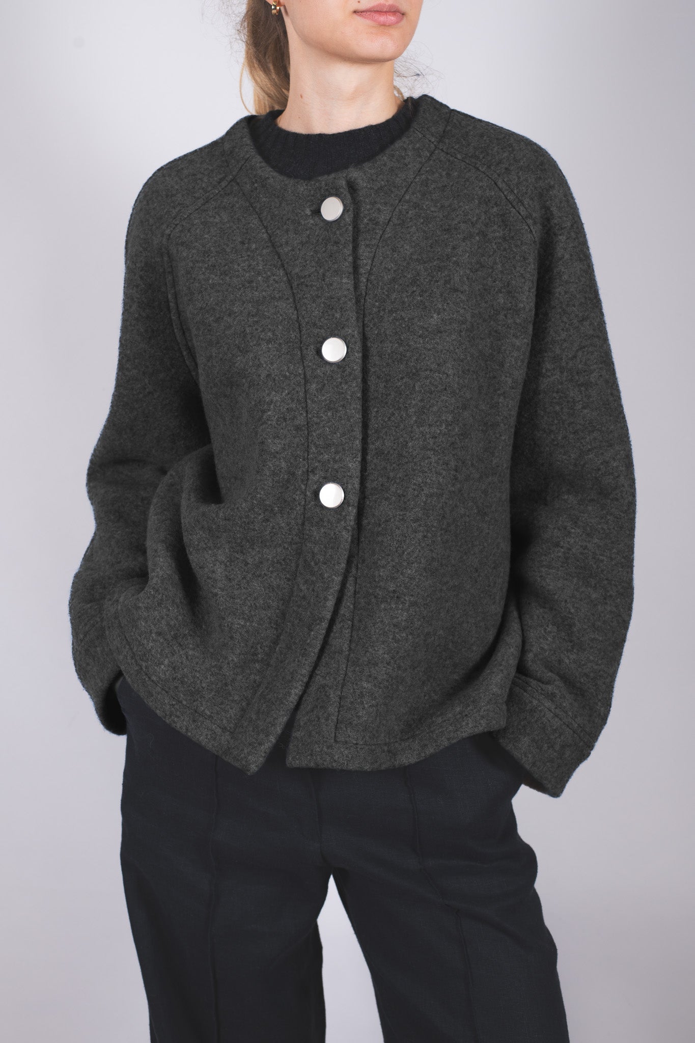 Dámsky vlnený kabát short Loose fit – Dark gray