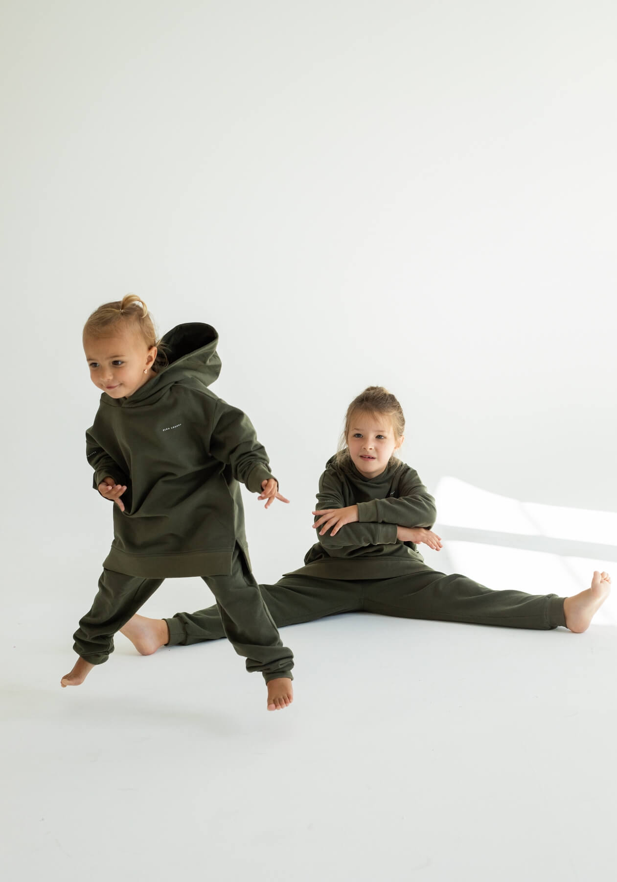 Kids spodnie dresowe bawełna organiczna Moss green - Oversized