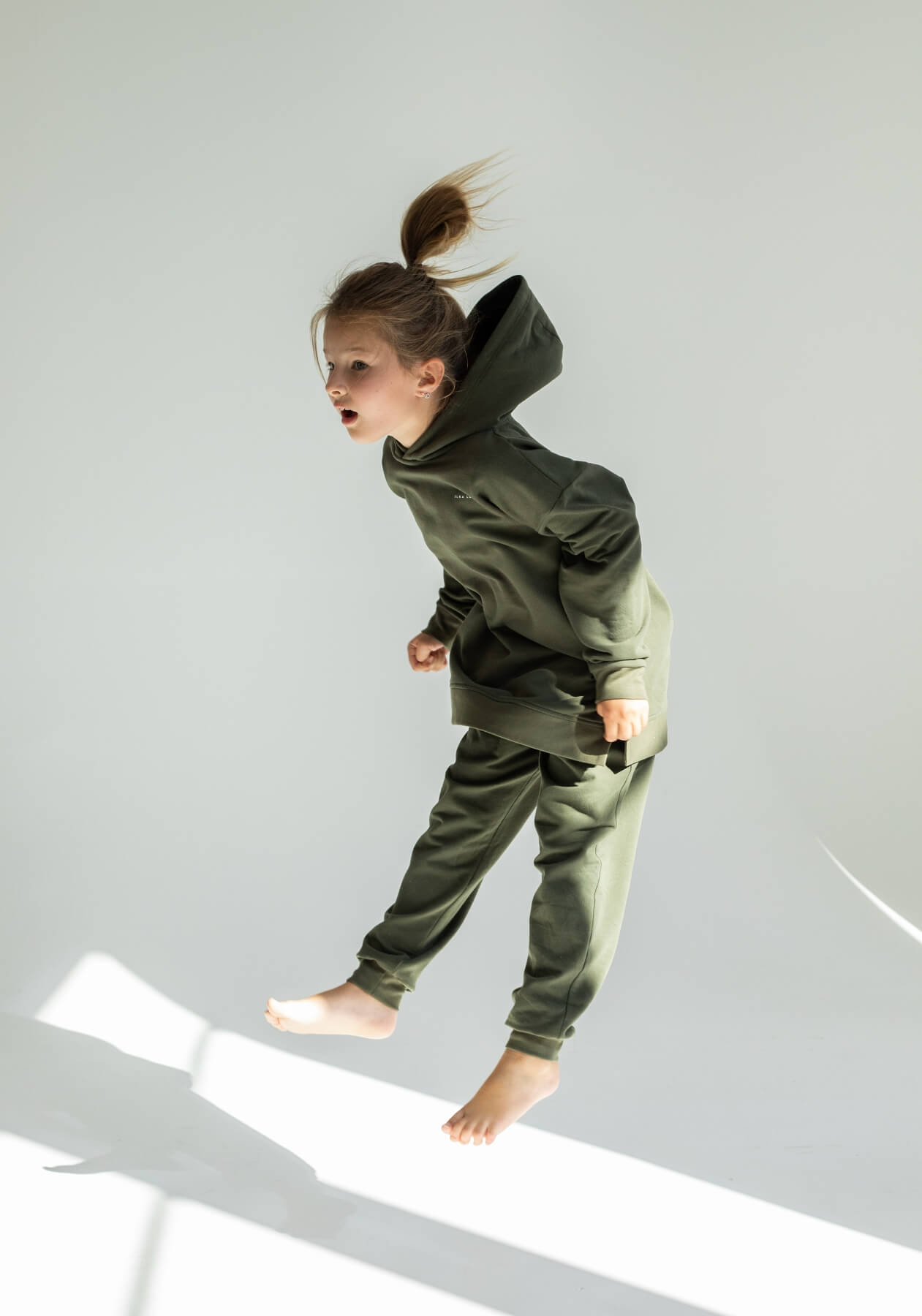 Kids spodnie dresowe bawełna organiczna Moss green - Oversized