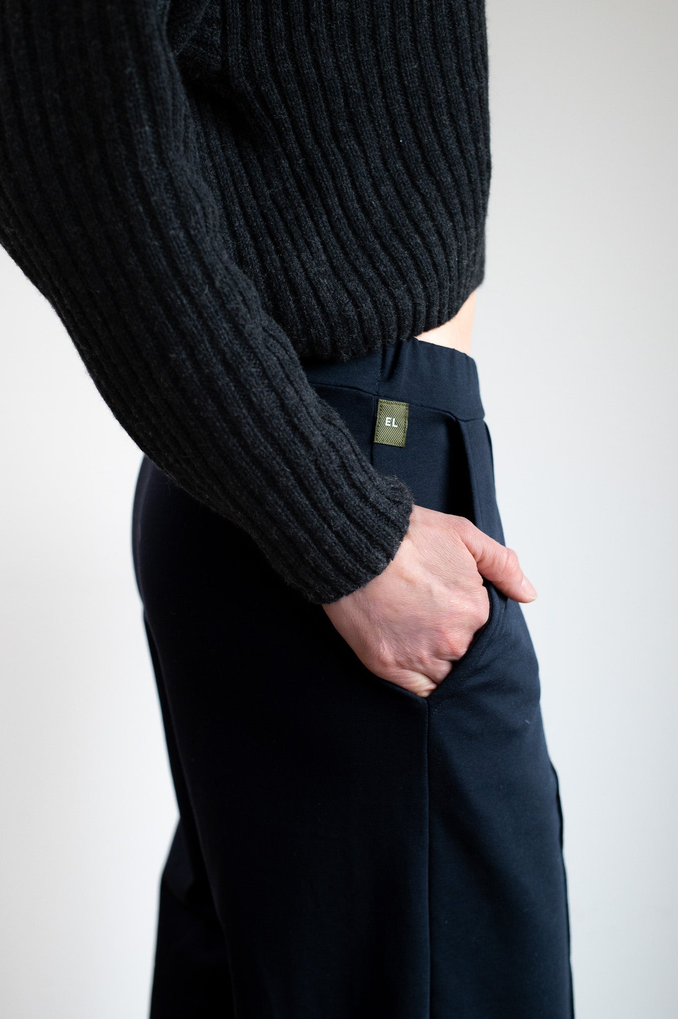 Dámske teplákové nohavice wide-leg z biobavlny Deep blue - Regular fit